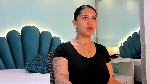 sharlott18 online show from 10/22/25, 01:22