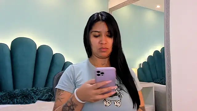 sharlott18 online show from 10/23/25, 01:32