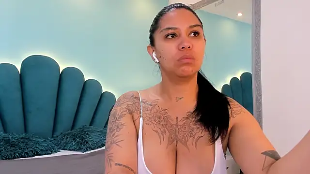 sharlott18 online show from 01/15/26, 12:54