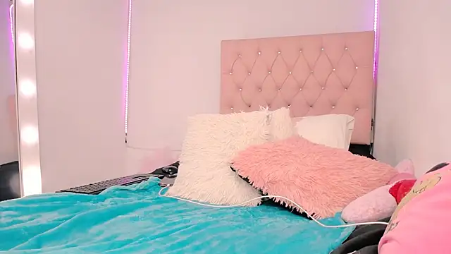 Snapshot of Celeste__sweetx chatting on 02/28/25, 06:20 Celeste sweetx online show from 02/28/25, 06:20