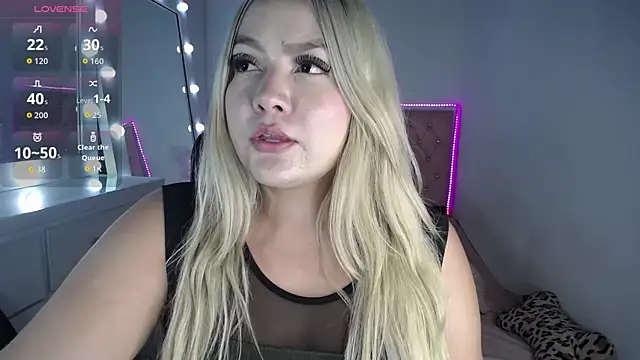 Snapshot of Celeste__sweetx chatting on 10/18/25, 02:14 Celeste sweetx online show from 10/18/25, 02:14