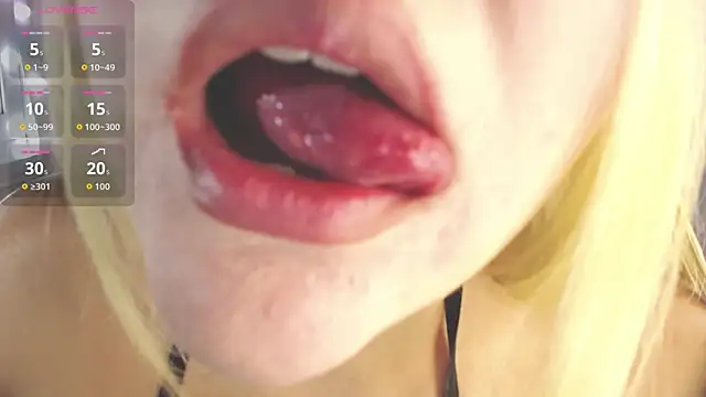 Snapshot of Celeste__sweetx chatting on 11/21/25, 08:18 Celeste sweetx online show from 11/21/25, 08:18