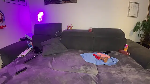 Snapshot of Furby13 chatting on 12/03/24, 10:07 Furby13 online show from 12/03/24, 10:07