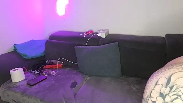 Snapshot of Furby13 chatting on 01/05/25, 09:47 Furby13 online show from 01/05/25, 09:47