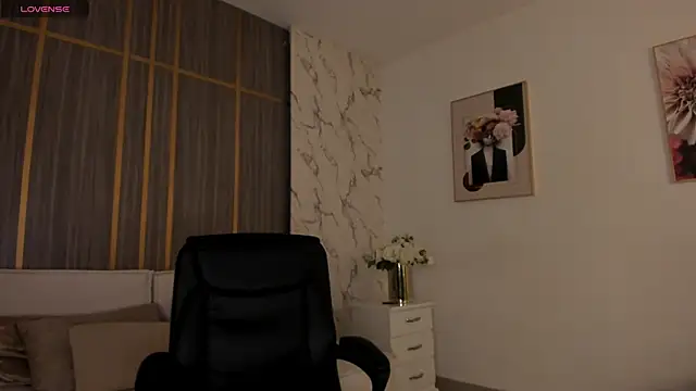 IsabellaAllen online show from 10/21/25, 09:48