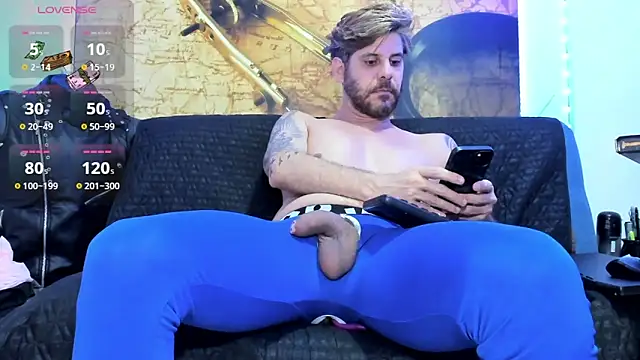Snapshot of johny_bluexxx chatting on 10/08/25, 03:53 johny bluexxx online show from 10/08/25, 03:53
