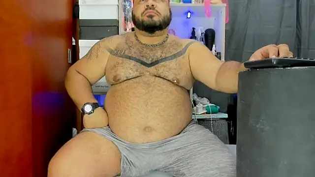 Snapshot of Latino_bigcock chatting on 02/21/25, 02:17 Latino bigcock online show from 02/21/25, 02:17