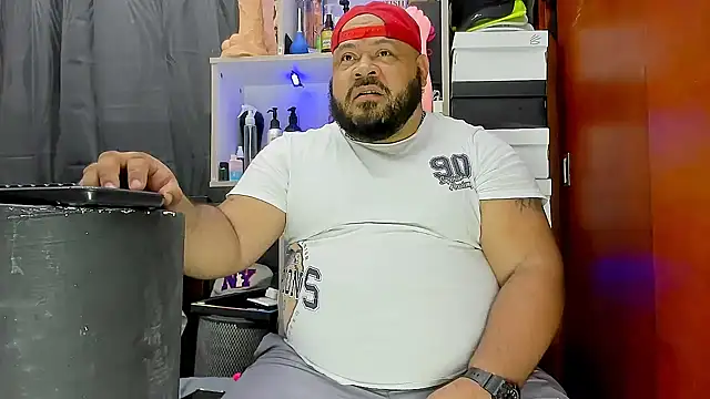 Snapshot of Latino_bigcock chatting on 03/15/25, 07:48 Latino bigcock online show from 03/15/25, 07:48