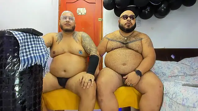 Snapshot of Latino_bigcock chatting on 11/06/25, 12:33 Latino bigcock online show from 11/06/25, 12:33