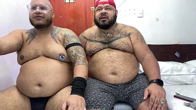 Snapshot of Latino_bigcock chatting on 11/13/25, 03:38 Latino bigcock online show from 11/13/25, 03:38