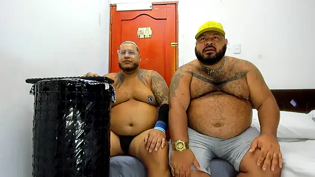 Snapshot of Latino_bigcock chatting on 11/26/25, 02:51 Latino bigcock online show from 11/26/25, 02:51