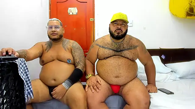 Snapshot of Latino_bigcock chatting on 11/28/25, 05:32 Latino bigcock online show from 11/28/25, 05:32