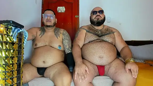 Snapshot of Latino_bigcock chatting on 02/15/26, 01:24 Latino bigcock online show from 02/15/26, 01:24