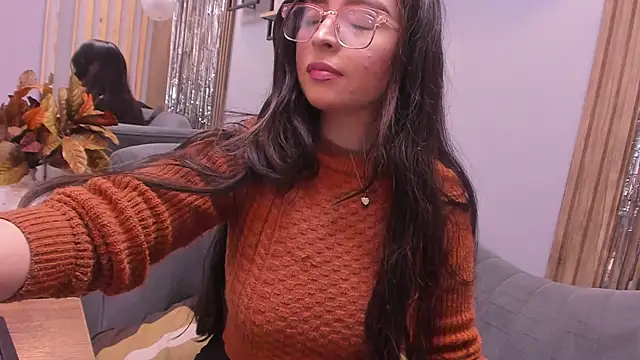 Eva Macalliter online show from 12/18/25, 03:23