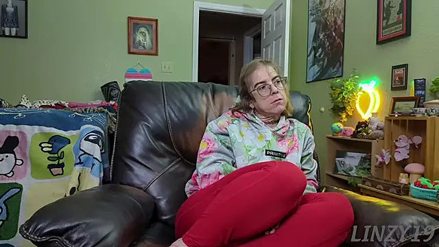 Linzy 19 online show from 01/24/25, 03:54