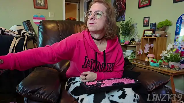 Linzy 19 online show from 01/29/25, 04:52