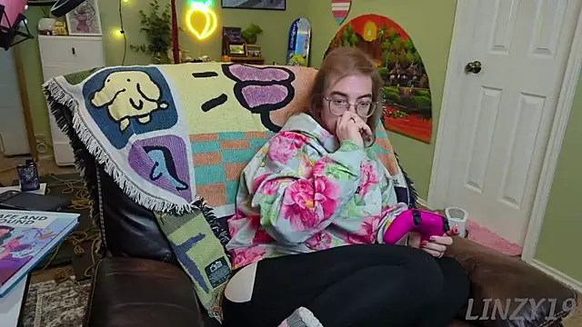 Linzy 19 online show from 02/19/25, 12:03