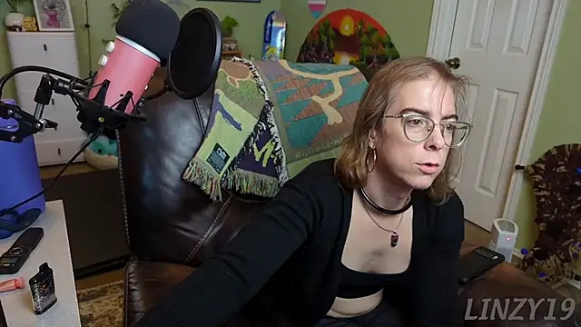 Linzy 19 online show from 02/24/25, 04:15