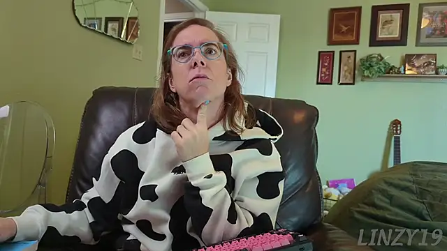 Linzy 19 online show from 11/12/25, 04:40