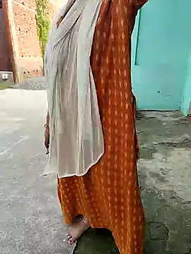 COUPLLE VILLAGE online show from 10/25/25, 02:41