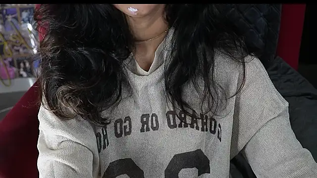 Snapshot of -AyeshaSinghania- chatting on 12/19/24, 06:01 -AyeshaSinghania- online show from 12/19/24, 06:01