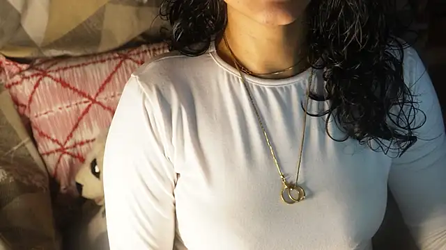 Snapshot of -AyeshaSinghania- chatting on 10/01/25, 09:59 -AyeshaSinghania- online show from 10/01/25, 09:59