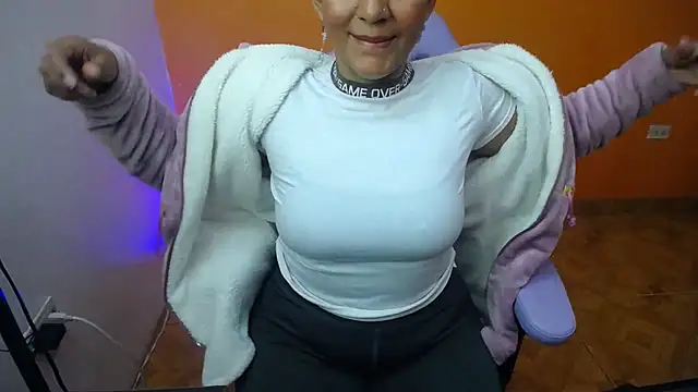 daleska ayala 1 online show from 01/29/25, 10:32