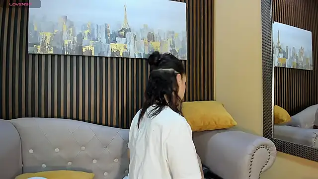 emily roberts1 online show from 09/26/25, 11:20