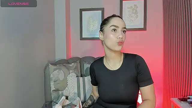 emily roberts1 online show from 09/30/25, 01:16