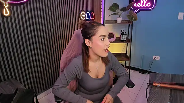 emily roberts1 online show from 10/30/25, 04:25