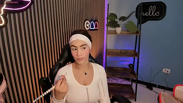 emily roberts1 online show from 12/16/25, 09:31