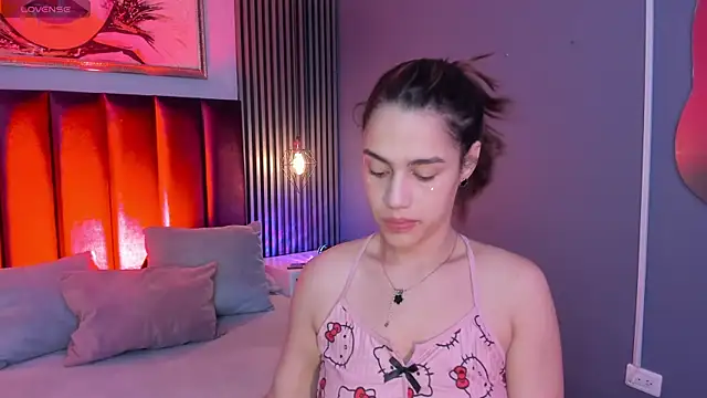 emily roberts1 online show from 12/18/25, 12:22