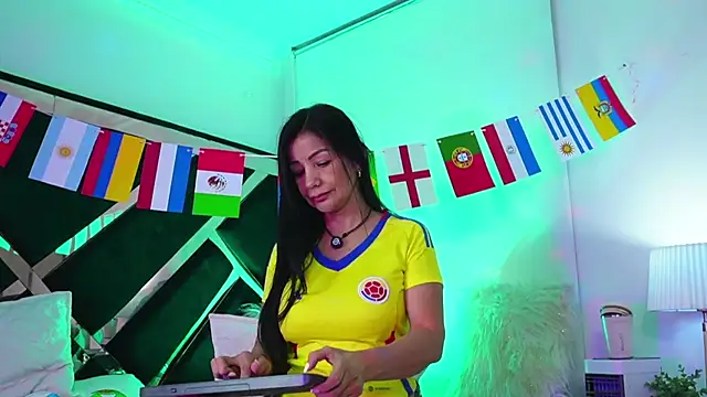 Snapshot of EVA45LOVES chatting on 06/11/26, 10:35 EVA45LOVES online show from 06/11/26, 10:35