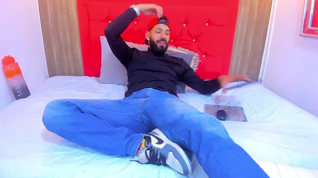 Thiagogomez online show from 01/24/25, 12:31