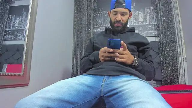 Thiagogomez online show from 03/20/25, 12:22