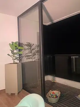 Snapshot of Helenbronwx chatting on 12/23/24, 02:13 Helenbronwx online show from 12/23/24, 02:13