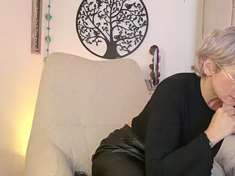 ssamanthaxmami online show from 04/06/26, 05:25