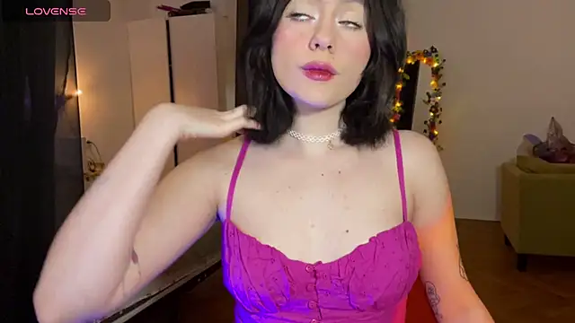 Snapshot of sunshine_lina chatting on 12/14/24, 10:02 sunshine lina online show from 12/14/24, 10:02