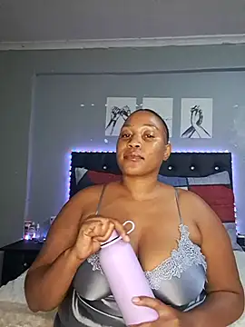 Snapshot of Toya_P chatting on 09/08/25, 08:19 Toya P online show from 09/08/25, 08:19