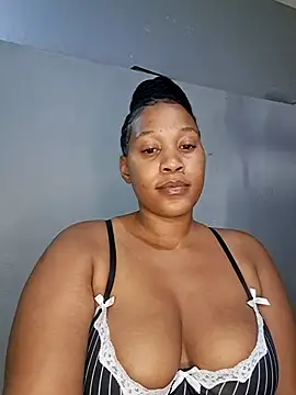 Snapshot of Toya_P chatting on 11/03/25, 12:02 Toya P online show from 11/03/25, 12:02