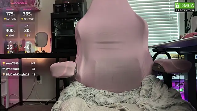 Snapshot of Cosmic_Rose chatting on 03/11/25, 01:01 Cosmic Rose online show from 03/11/25, 01:01