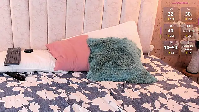 Snapshot of KatheLuu2 chatting on 03/14/25, 11:22 KatheLuu2 online show from 03/14/25, 11:22