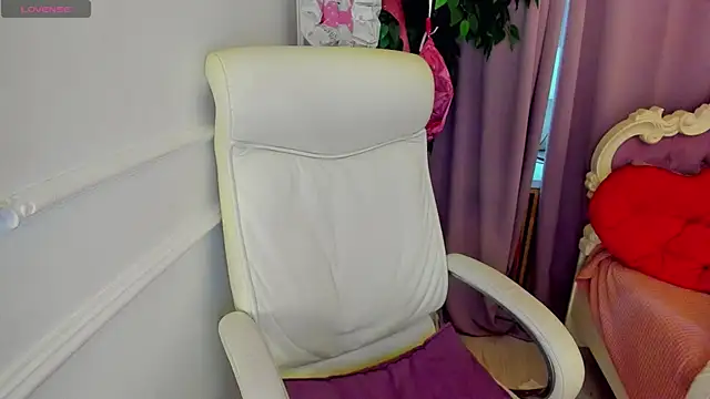 Snapshot of Lily_Marlin chatting on 07/19/26, 02:37 Lily Marlin online show from 07/19/26, 02:37