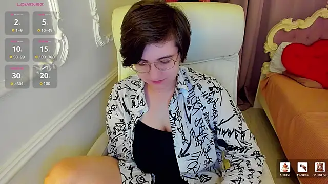 Snapshot of Lily_Marlin chatting on 07/24/26, 12:19 Lily Marlin online show from 07/24/26, 12:19