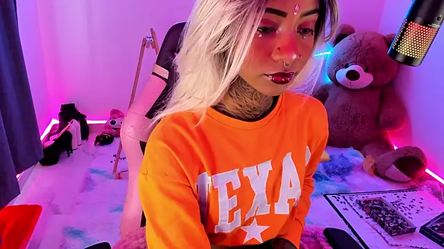 Snapshot of AshantiiSweet chatting on 03/18/25, 10:15 AshantiiSweet online show from 03/18/25, 10:15