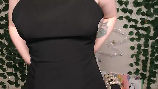 IxxiLiana online show from 12/30/24, 05:15