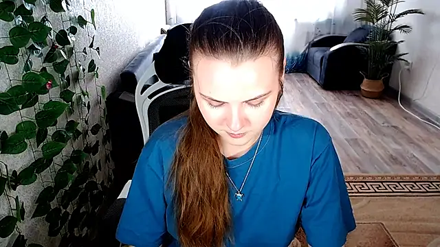 IxxiLiana online show from 10/31/25, 04:02