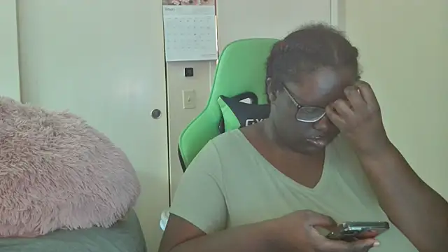 Snapshot of Yagurl__west chatting on 01/14/25, 12:11 Yagurl west online show from 01/14/25, 12:11