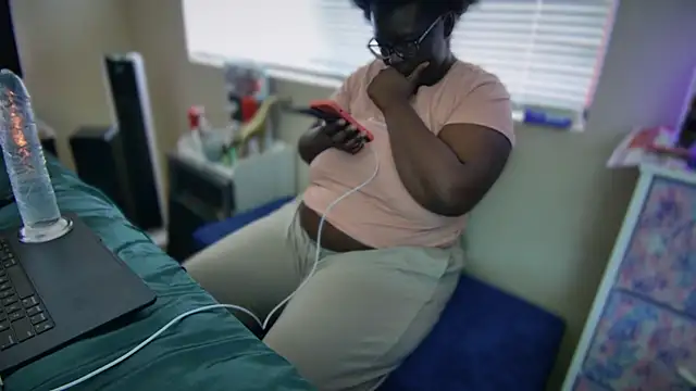 Snapshot of Yagurl__west chatting on 02/07/25, 08:42 Yagurl west online show from 02/07/25, 08:42