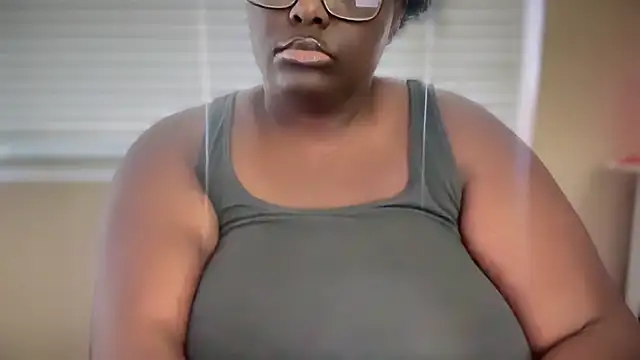 Snapshot of Yagurl__west chatting on 02/09/25, 12:06 Yagurl west online show from 02/09/25, 12:06